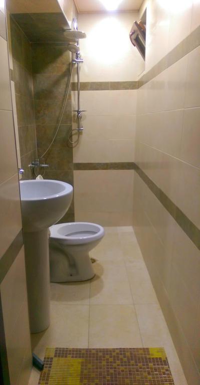 Sunny Tiflis Hotel Bagian luar foto