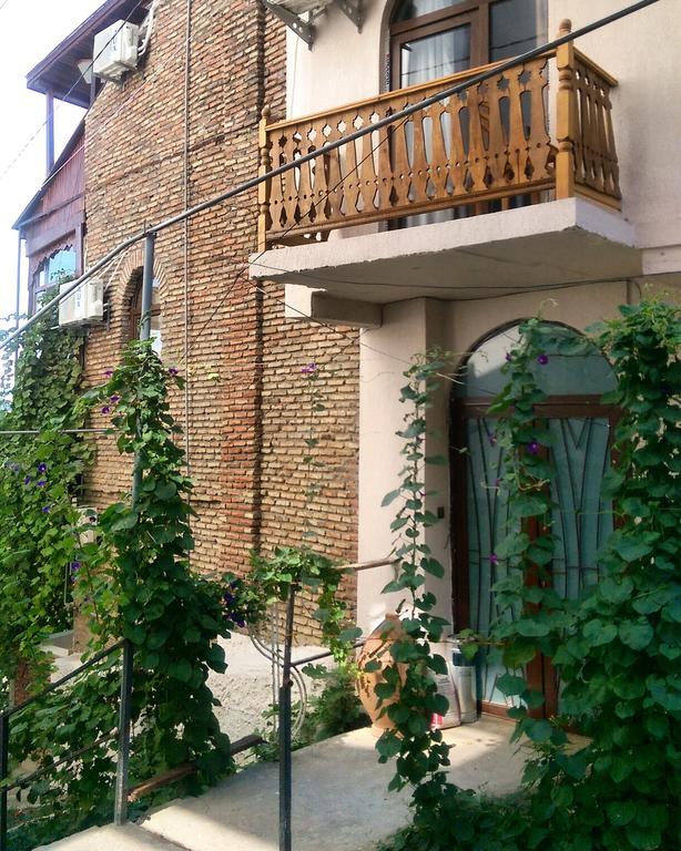 Sunny Tiflis Hotel Bagian luar foto