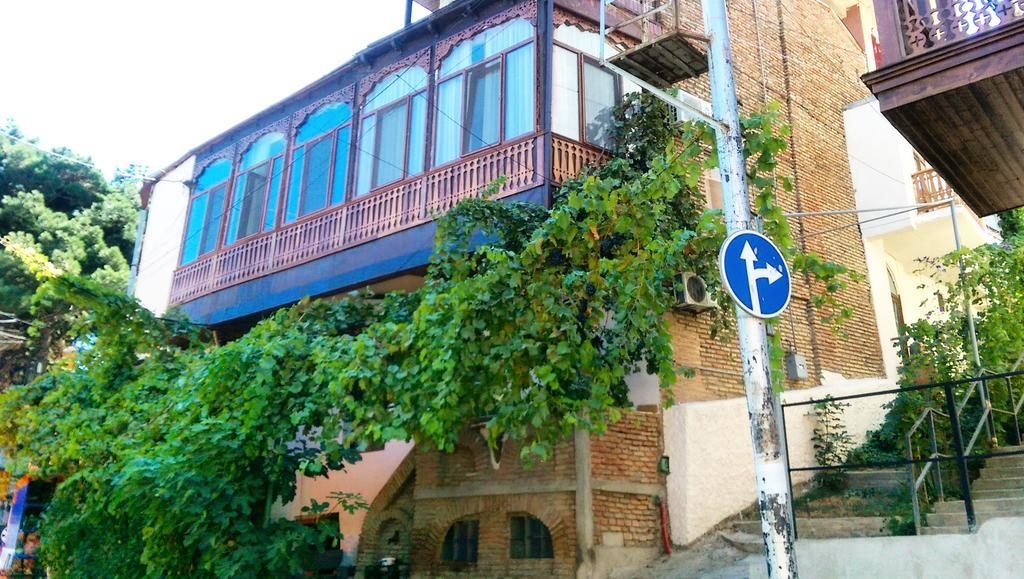 Sunny Tiflis Hotel Bagian luar foto