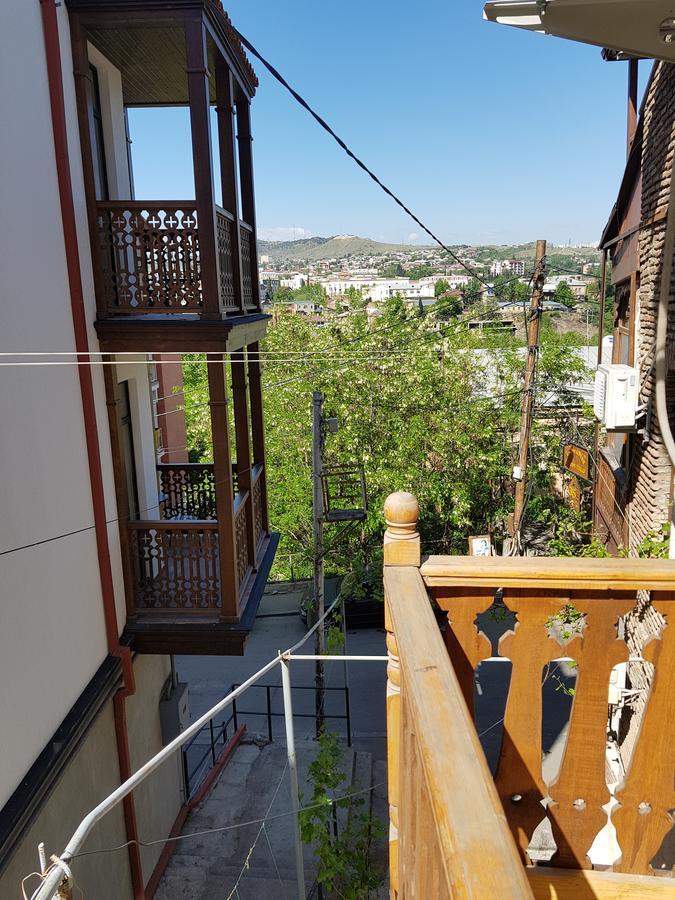 Sunny Tiflis Hotel Bagian luar foto