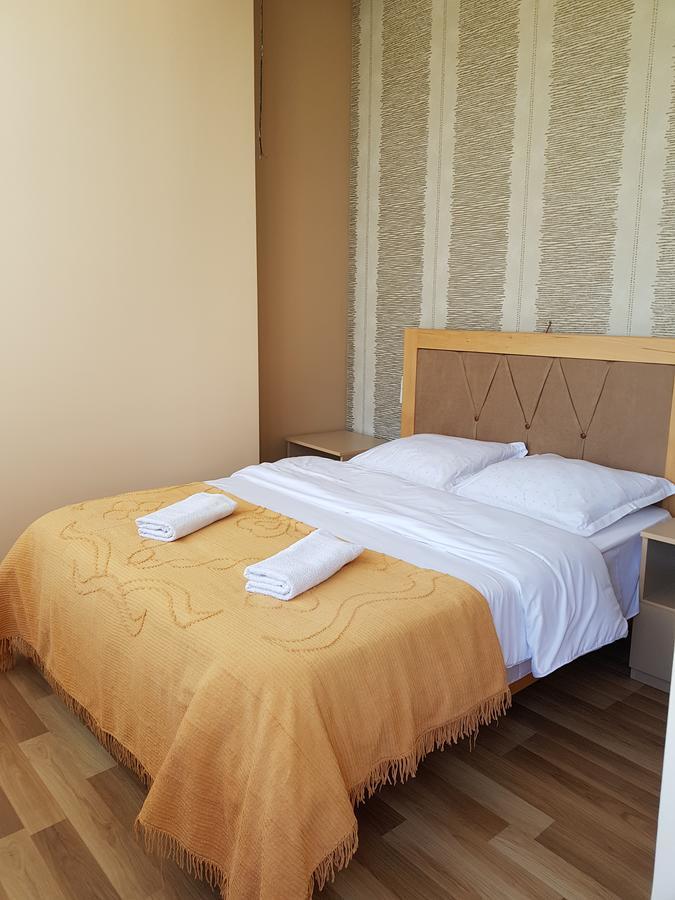 Sunny Tiflis Hotel Bagian luar foto
