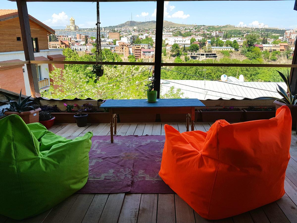 Sunny Tiflis Hotel Bagian luar foto