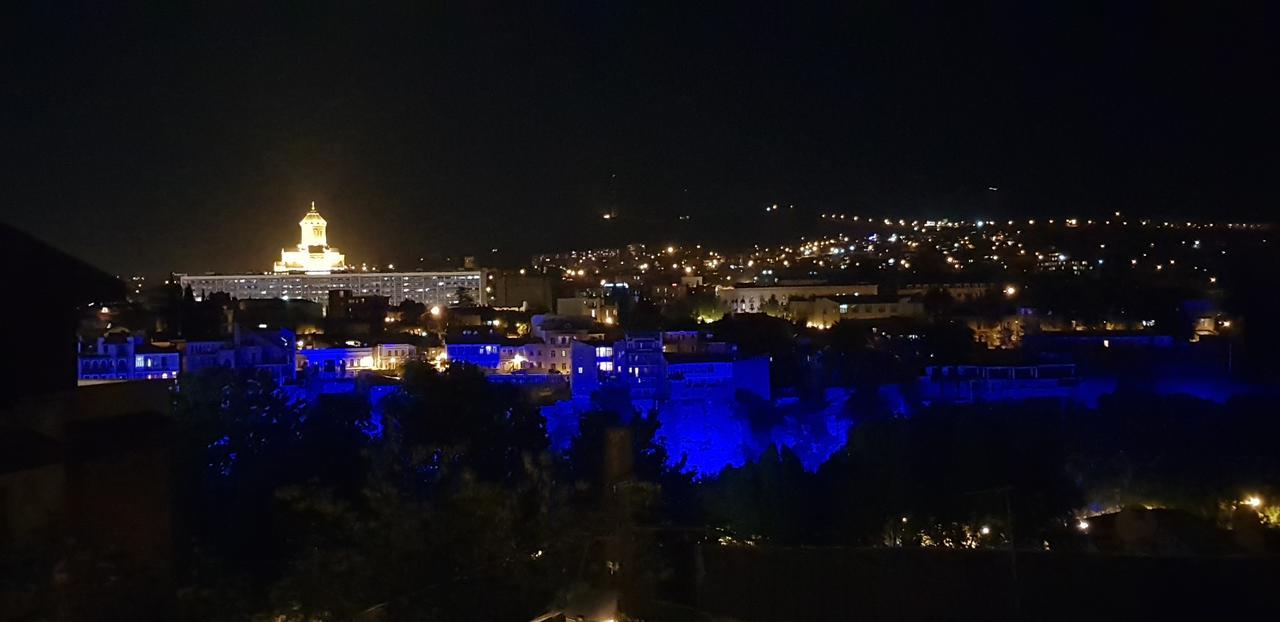 Sunny Tiflis Hotel Bagian luar foto