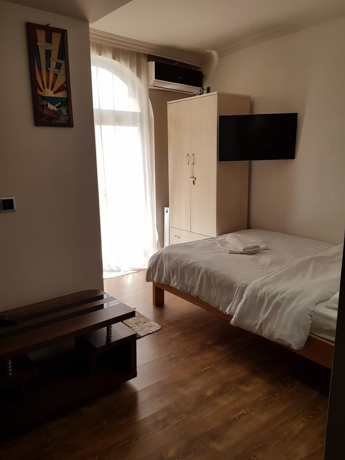 Sunny Tiflis Hotel Bagian luar foto