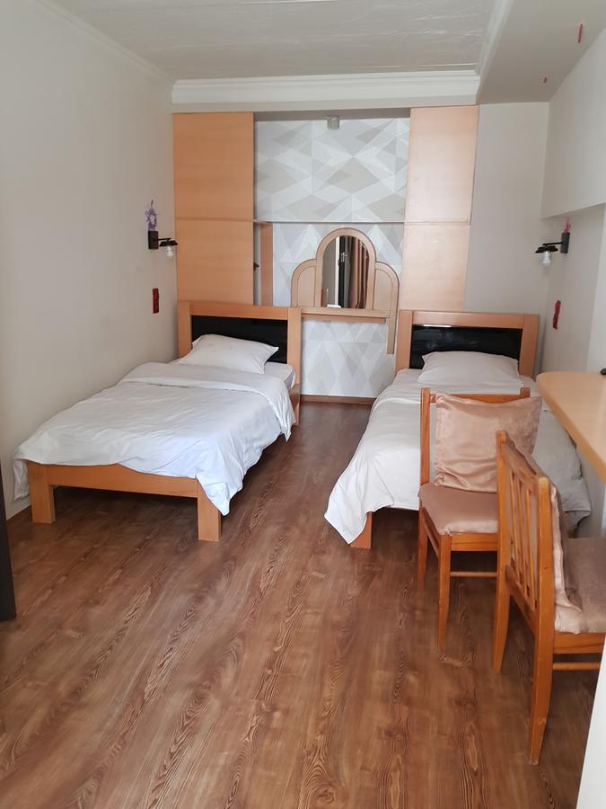 Sunny Tiflis Hotel Bagian luar foto