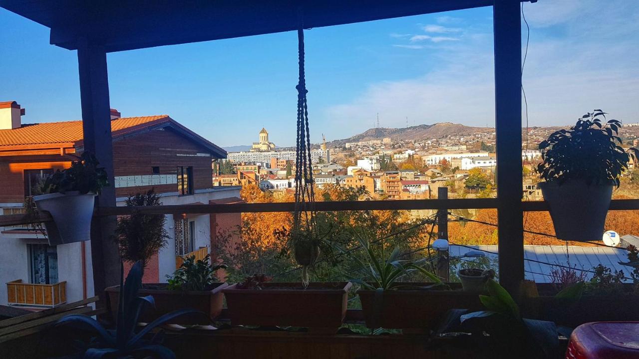 Sunny Tiflis Hotel Bagian luar foto