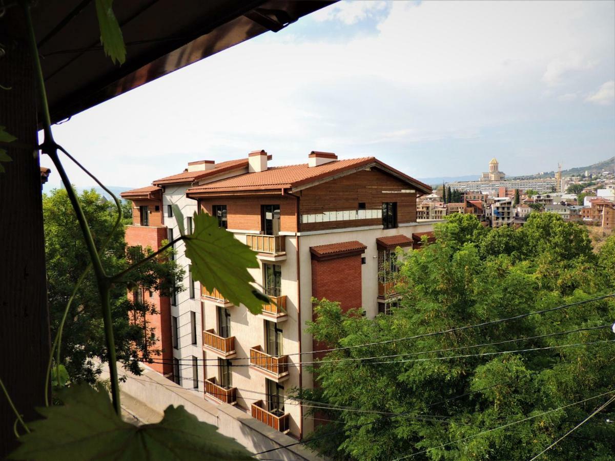 Sunny Tiflis Hotel Bagian luar foto